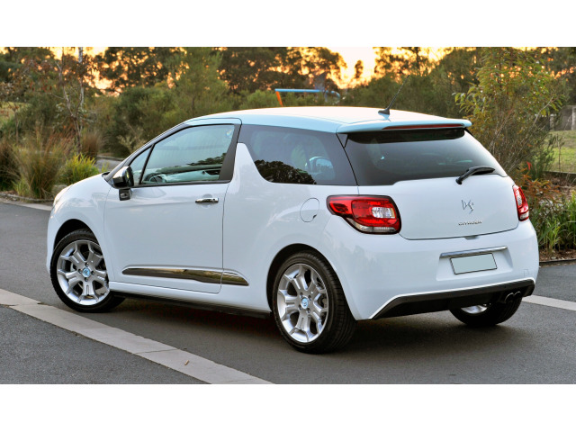 Baguette chromée de contour de spoiler pour Citroën DS 3