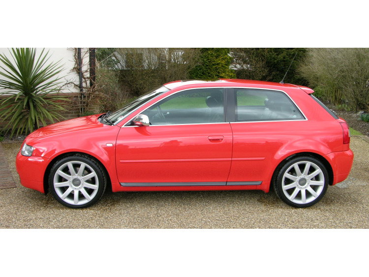 Baguette chrom&eacute;e de contour des vitres lat&eacute;rales compatible avec Audi S3 98-03