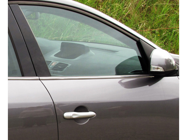 Baguette chromée de contour inférieur des vitres Renault Mégane III 0812 Renault Mégane III phase 2 1213 Renault Mégane III phase 3 1321