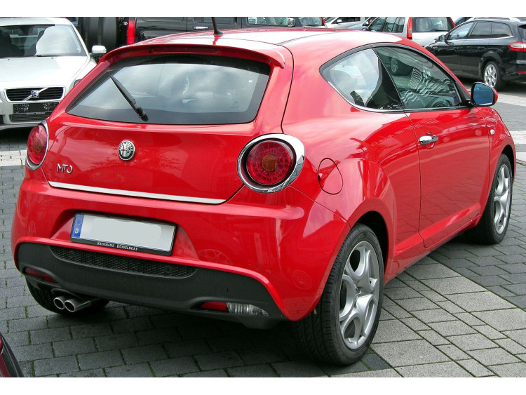 Baguette de coffre chrom&eacute;e compatible avec Alfa Romeo Mito