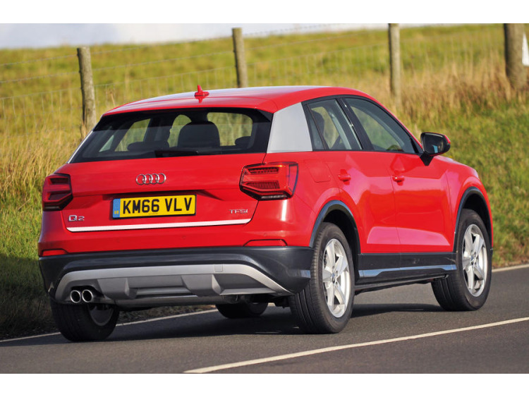 Baguette de coffre chrom&eacute;e compatible avec Audi Q2