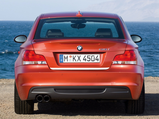 Baguette de coffre chromée compatible avec BMW Série 1 E81 0711  BMW Série 1 E82 0713 coupé