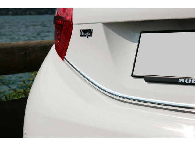 Baguette de coffre chromée compatible avec Peugeot 208 1215  Peugeot 208 phase 2 1519