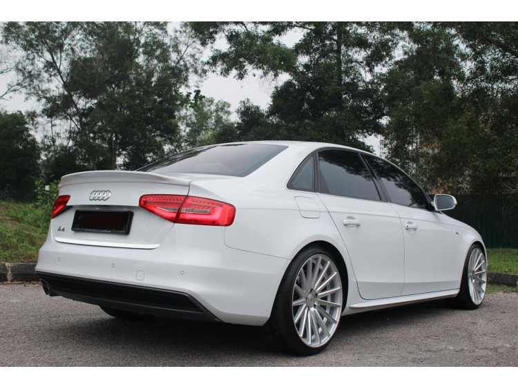 Baguette de coffre chrom&eacute;e pour Audi A4 s&eacute;rie 3 07-11