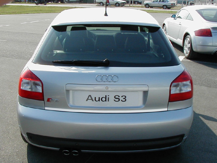 Baguette de coffre chrom&eacute;e pour Audi S3 98-03